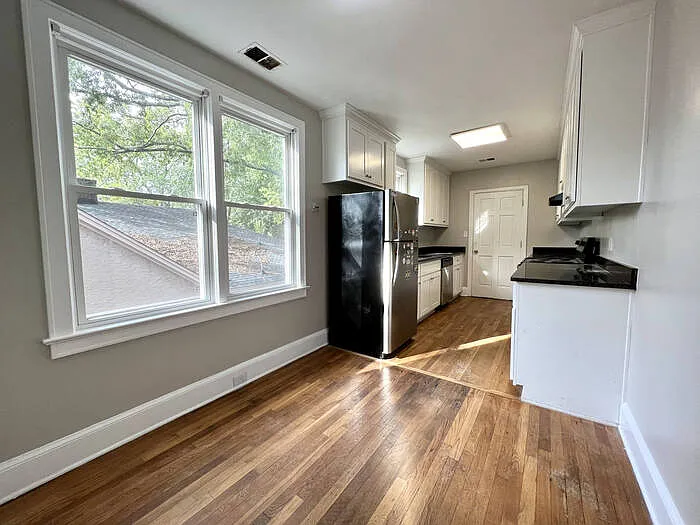 319 Howard St — Photo 16