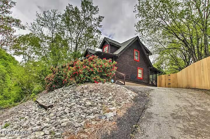1st image of 1520 Seagle Hollow Rd
