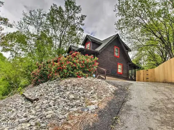 1520 Seagle Hollow Rd, Pigeon Forge, TN 37876