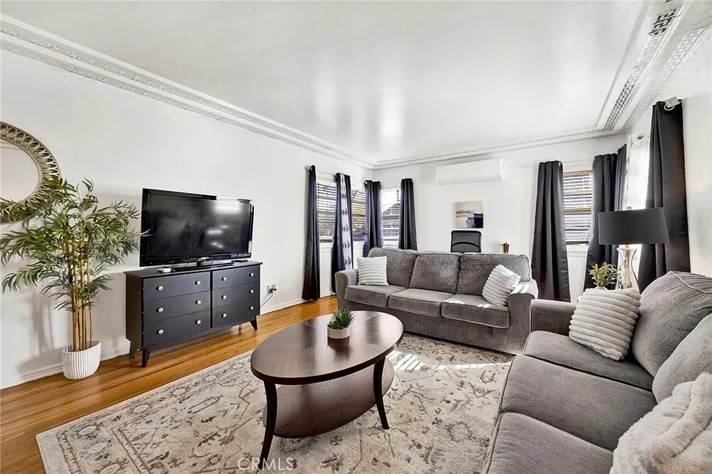 2 bed, 1050 sqft, $2,895 — Photo 4