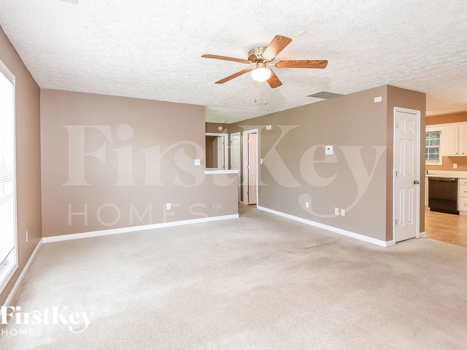 3 bed, 2.5 bath, 1831 sqft, $2,230 — Photo 2