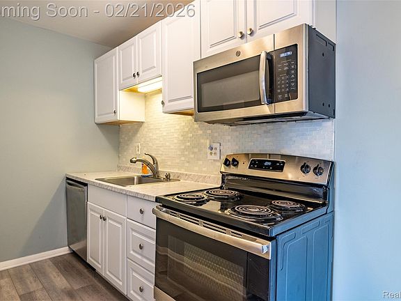 2nd image of 801 Plate St Unit 201