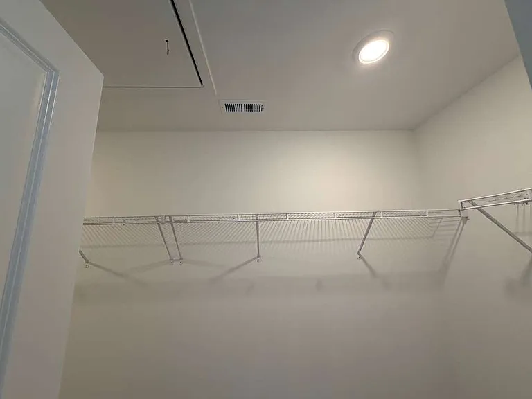 425 Venetian Dr — Photo 37