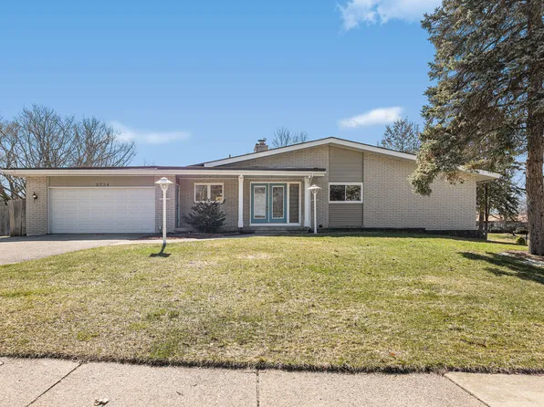 2734 Nipawin Ct NE, Grand Rapids, MI 49525