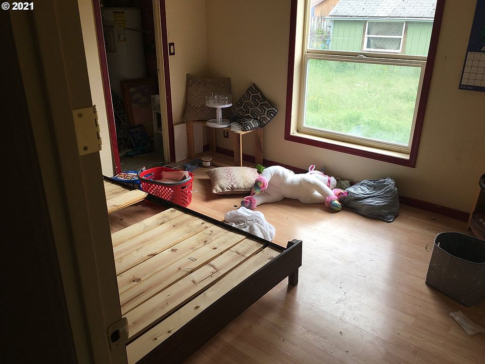 2nd image of 1207 Oak St