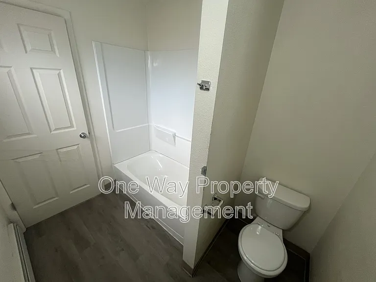 2025 4th Ave #6 — Photo 9