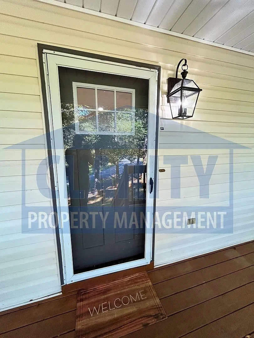 Updated 3 bedroom, 2 bath ranch home! — Photo 2