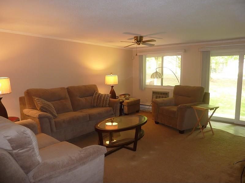 Well Maintained and Updated Unit