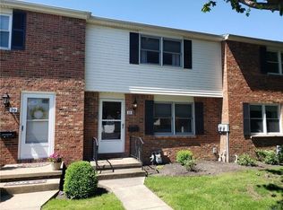 22 Wimbledon Ln, West Seneca, NY 14224