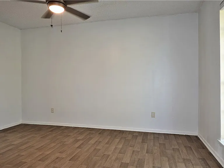 1028 Starlite Dr — Photo 3