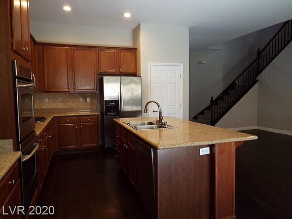 4th image of 1131 Phillip Island St