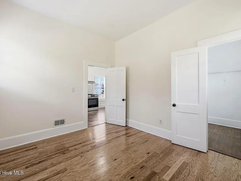 511 Middle St #A — Photo 20