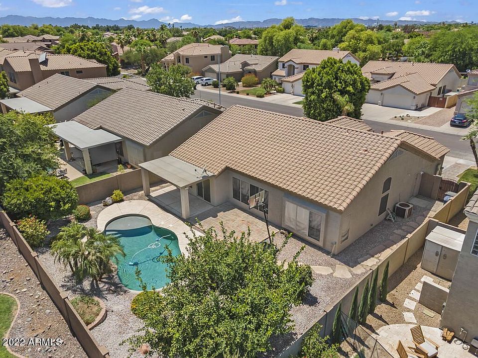 1st image of 1091 W Longhorn Dr