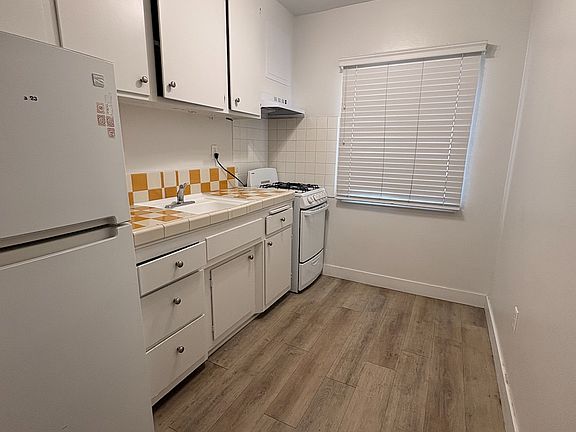 5th image of 2020 W Olive Ave #10