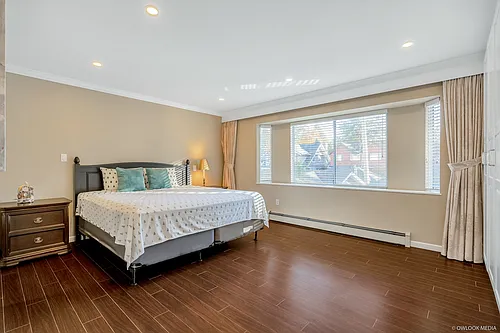 3282 King Edward Ave W Photo 1