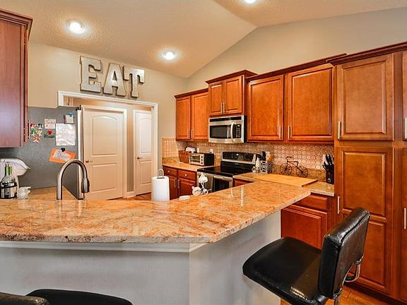 3rd image of 607 Autumn Fern Ln