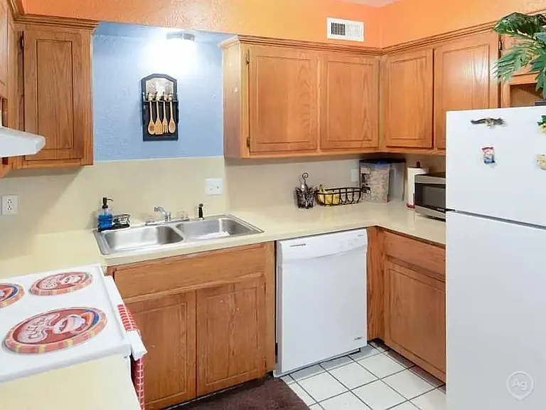 Summerplace Apartments — Photo 7