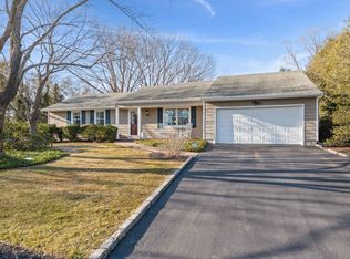 19 Galleon Ln, East Setauket, NY 11733