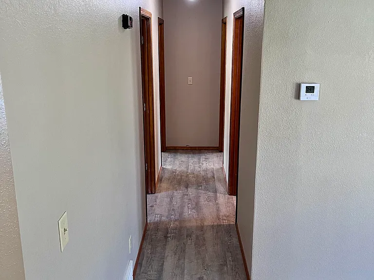 1038 Clark St — Photo 12