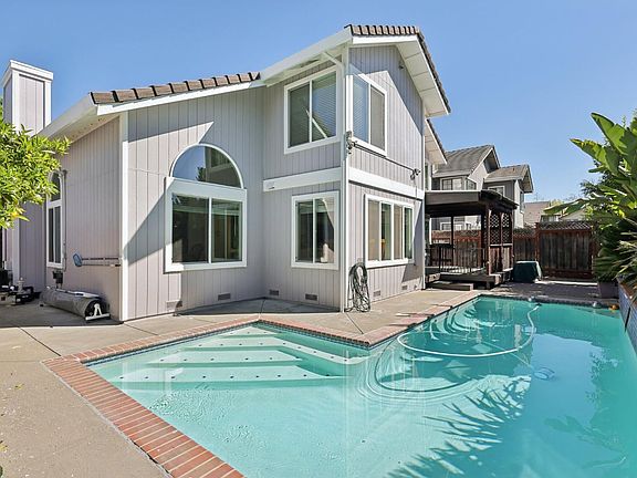 2nd image of 1422 Roman Dr