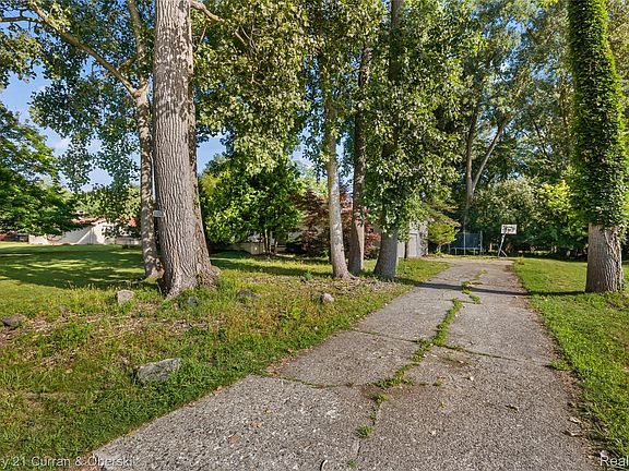 2nd image of 4652 Patrick Rd