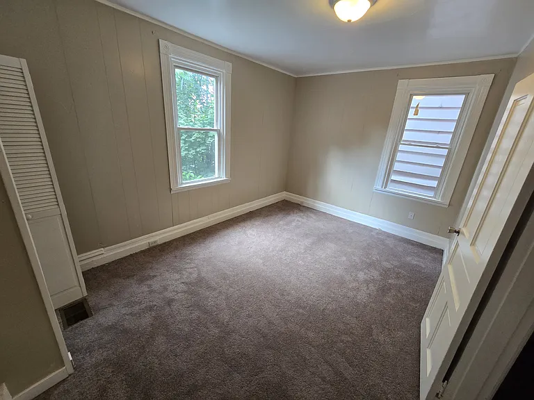 814 Ernie St — Photo 6