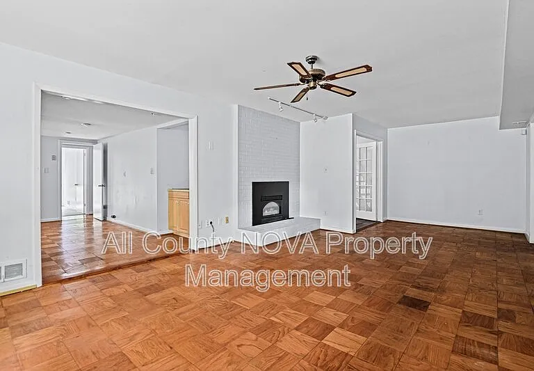 8108 Timber Valley Ct — Photo 7