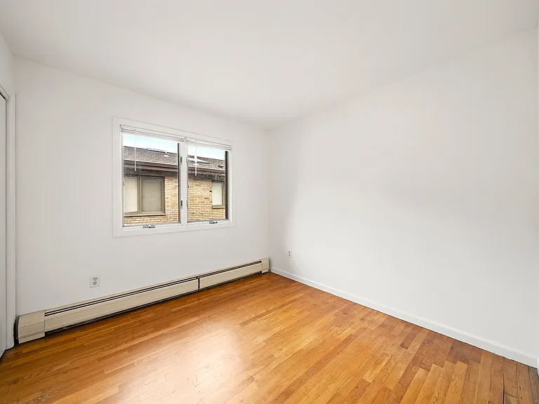 2462B E 7th St #B — Photo 16