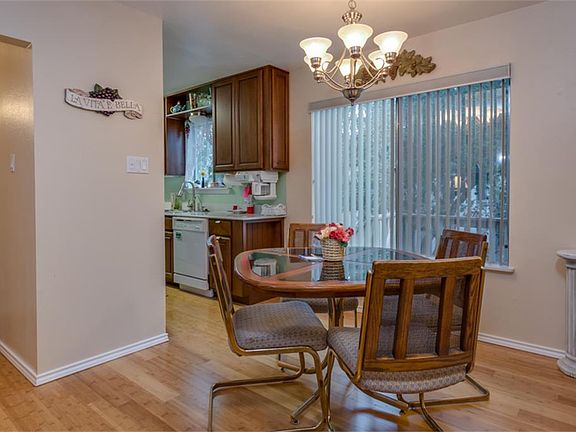 5th image of 1029 Parkview Dr APT F35
