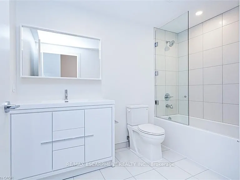 212 King William St E #1019 — Photo 25