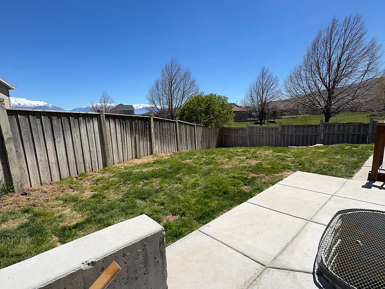 E Sioux St — Photo 9