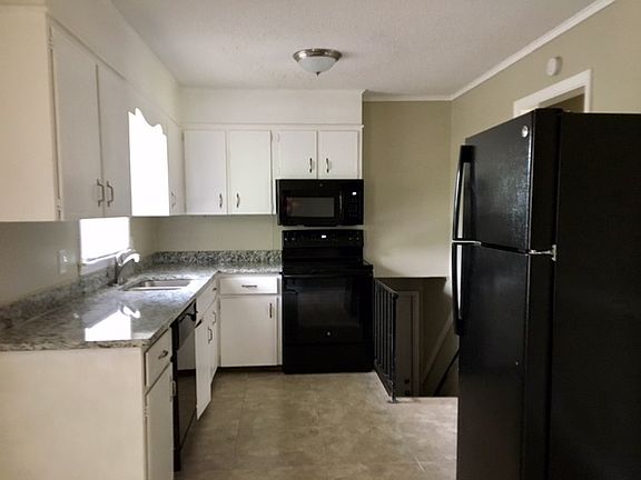 3rd image of 1729 Molly Dr