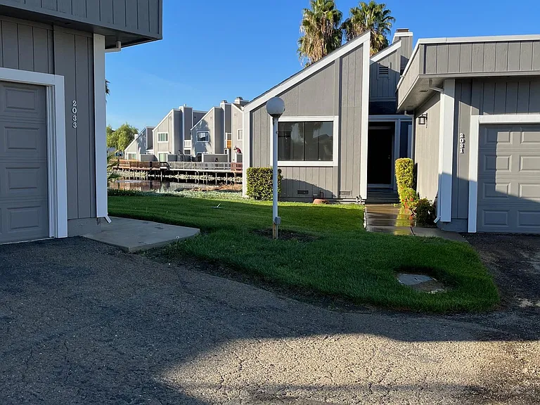 2031 Sand Point Rd — Photo 3