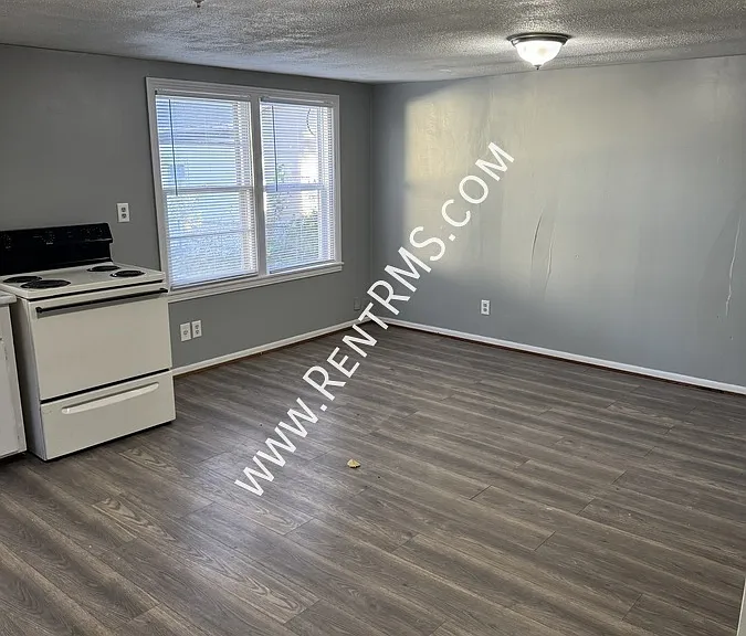 2332 SE Kentucky Ave — Photo 4