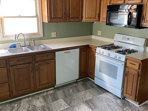 4th image of 74 Chandler St
