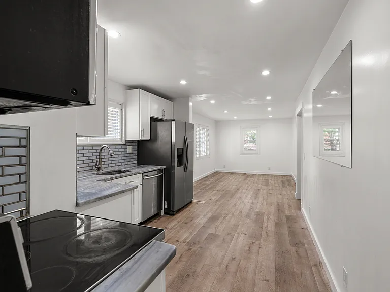 34622 Donnelly St — Photo 5