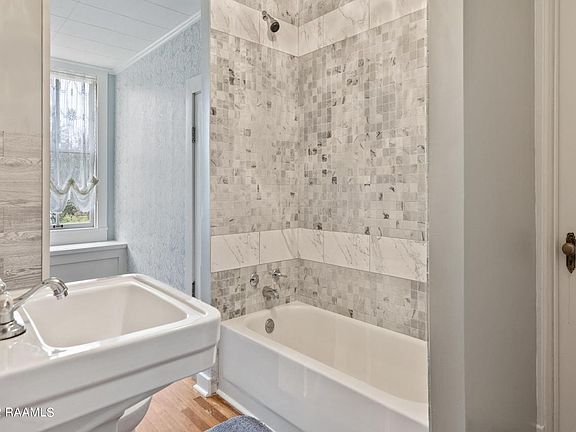 2nd image of 112 W Lawrence St