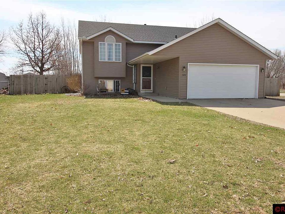 1st image of 320 Falcon Dr