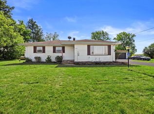 11905 Golf Rd, Franksville, WI 53126