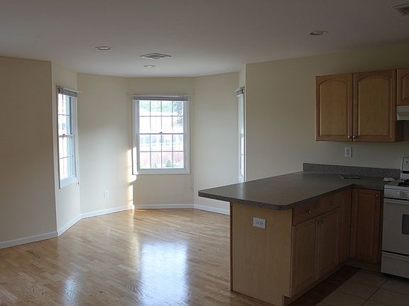 2nd image of 299 Franklin Ave #1