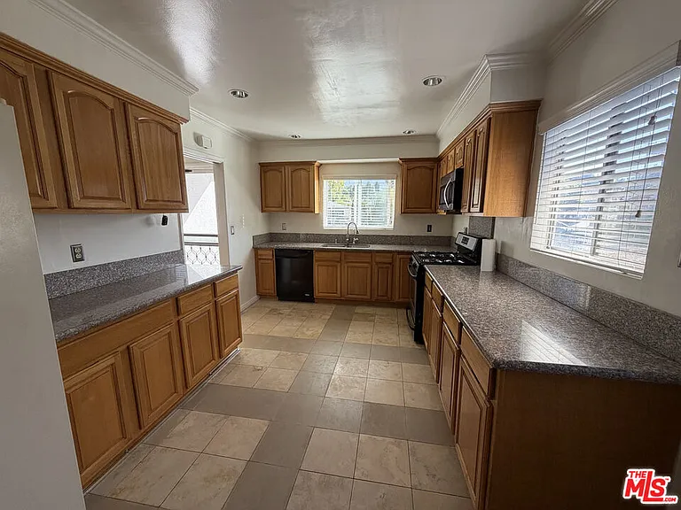 11121 Parr Ave — Photo 3