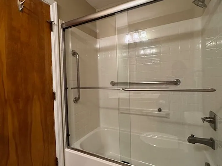 709 Luther Dr — Photo 17