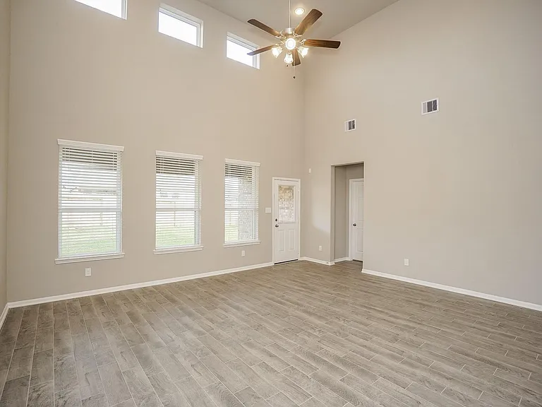 5463 Grand View Dr — Photo 5