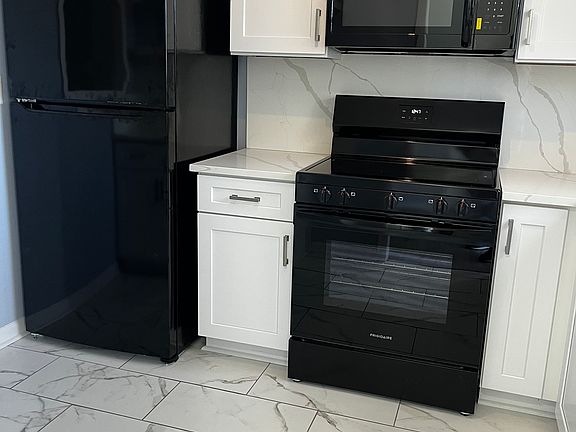 3rd image of 519 Brookside Ct