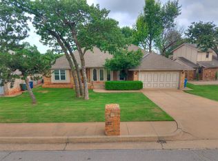 908 Carfax Rd, Edmond, OK 73034