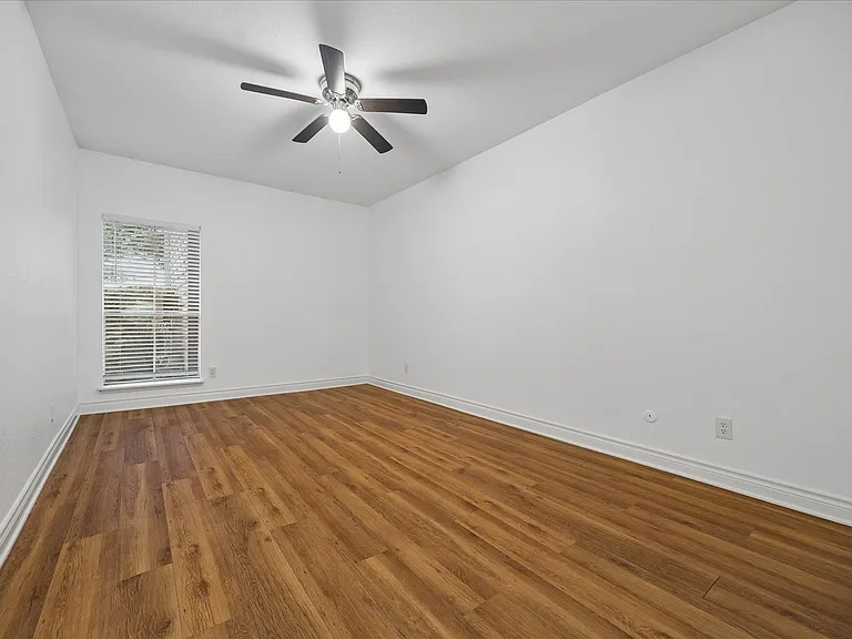 2100 Tanglewilde St #377 — Photo 9