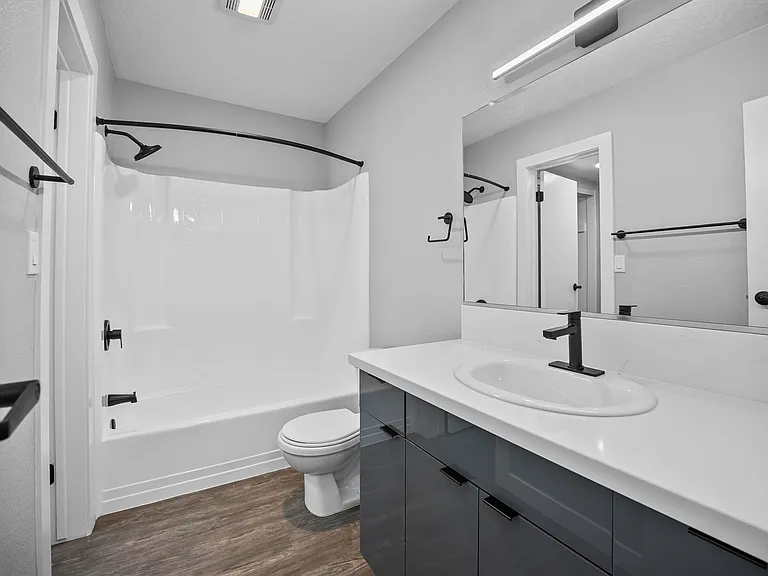 Park Apartments-Beautiful recently renovated — Photo 17