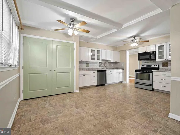14439 Golden Oak Rd, Centreville, VA 20121