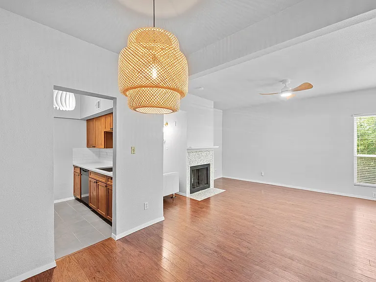 1509 W 39th 1/2 St #108 — Photo 5