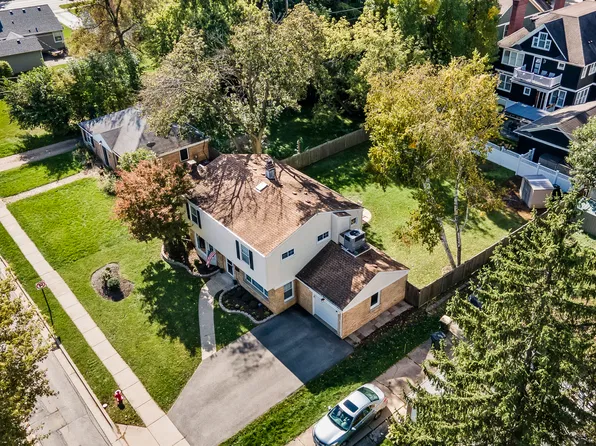423 S 4th Ave, Libertyville, IL 60048